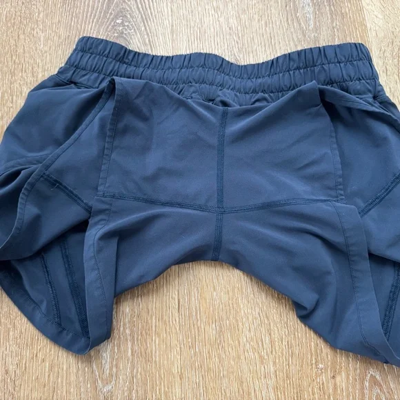 EUC Lululemon Track That Mid-Rise Lined Short 5" - True Navy - Size 10 - Picture 4 of 6